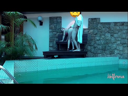 ❤️ Boss býður vinnukonu í sundlaugina, en gat ekki staðist heitt ❌  Kynlíf hjá okkur is.zoomporno.ru ❌